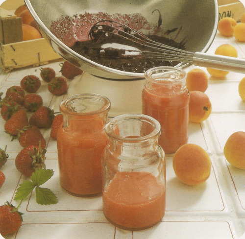 Marmelade de fraises et abricots et gelée de cassis