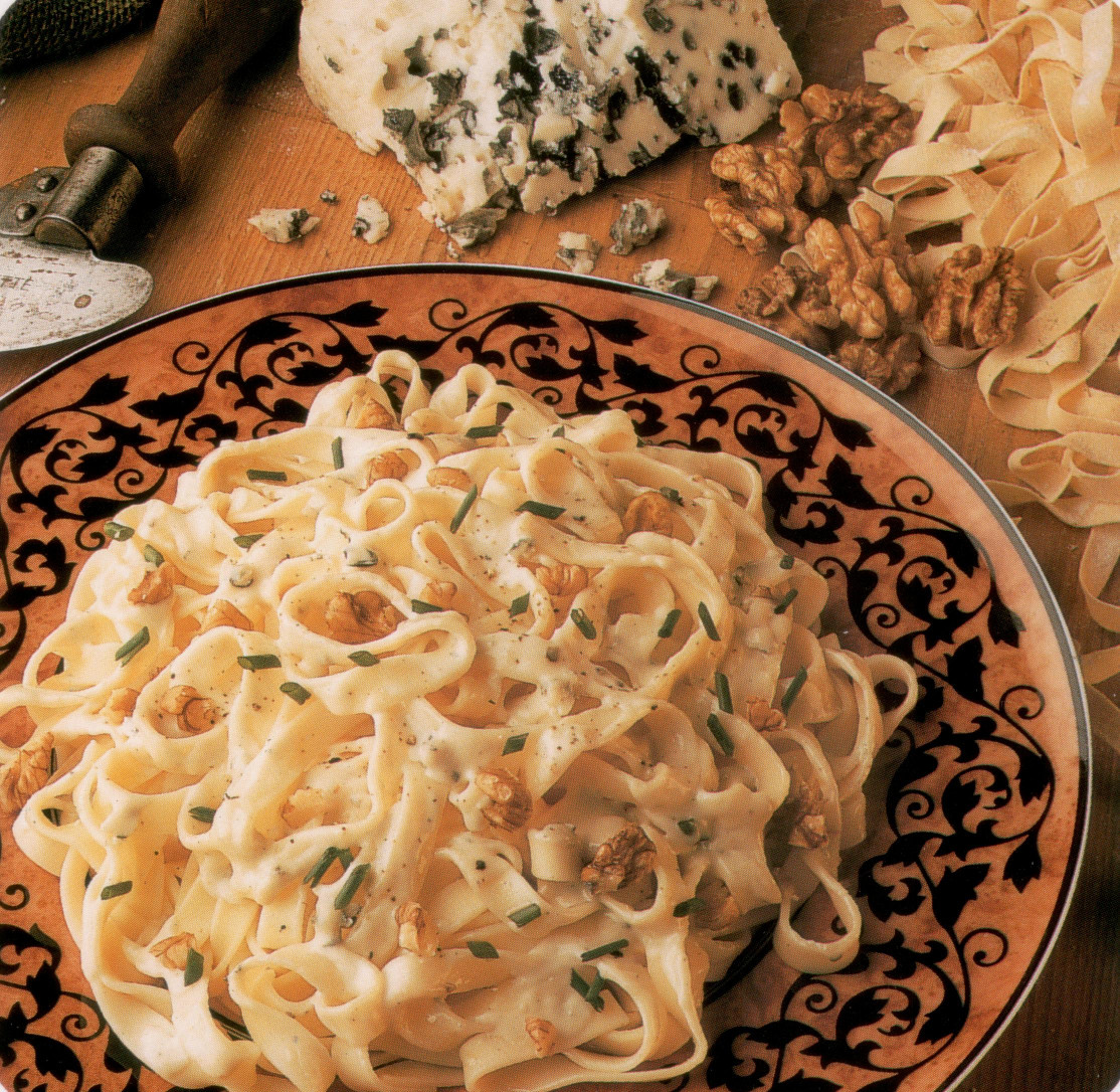 Pâtes fraîches au roquefort et aux noix