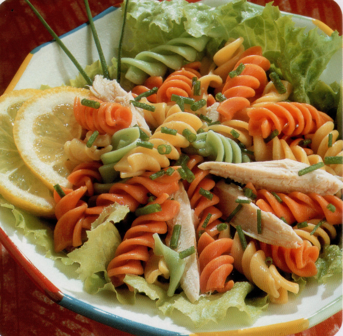 Pâtes froides au poulet et au curry