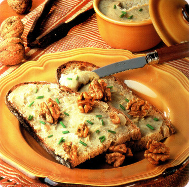 Tartines au roquefort et aux noix