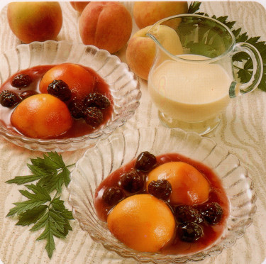 Pêches et mûres à la sauce vanillée
