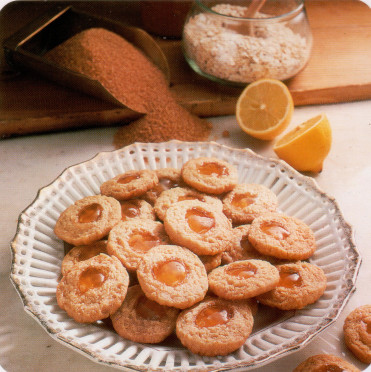 Macarons aux noisettes et à l'abricot