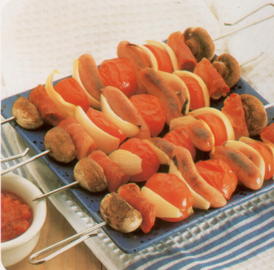 Brochettes de saucisses et tomates olivettes