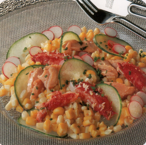 Salade au crabe, saumon et maïs
