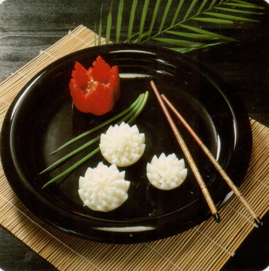 Poivrons et oignons en fleurs de lotus